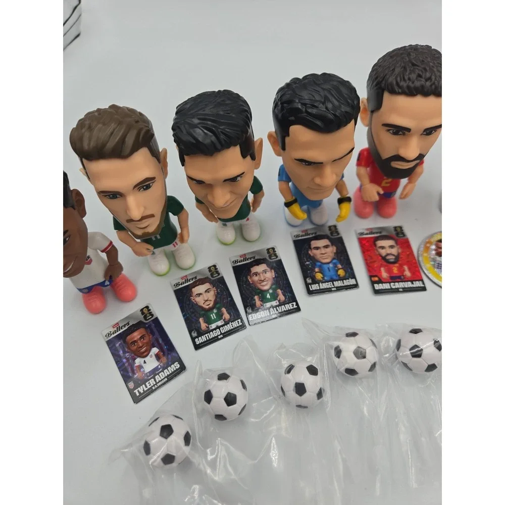2026 Zuru Ballers Fifa World Cup Lot Of 10 Figurine w/ Field Plates and Balls